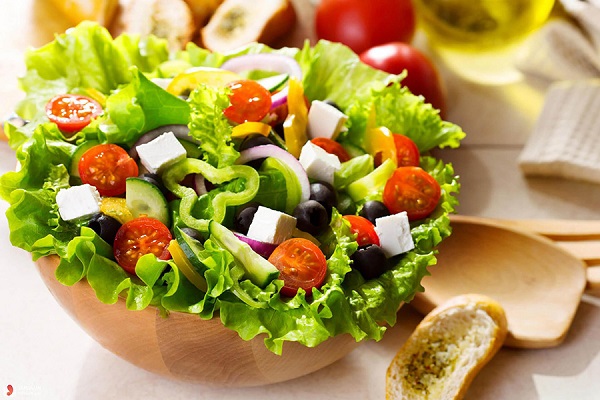 Salad thường là món khai vị trong bữa tiệc buffet